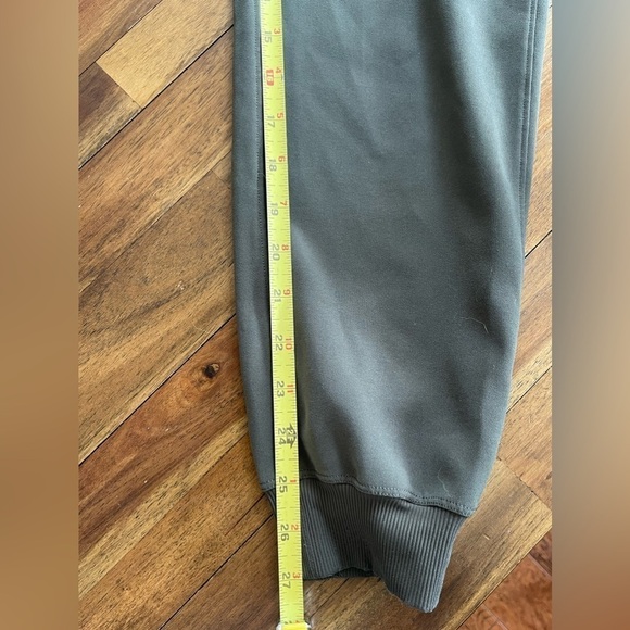 Lululemon On The Fly Jogger - Picture 5 of 16